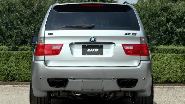 BMW X5 con el motor V10 S85 del BMW M5 E60