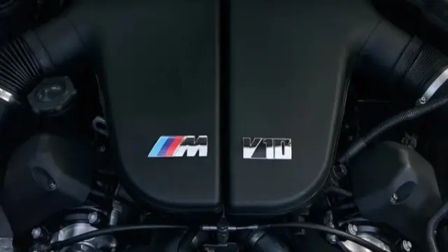 BMW X5 con el motor V10 S85 del BMW M5 E60