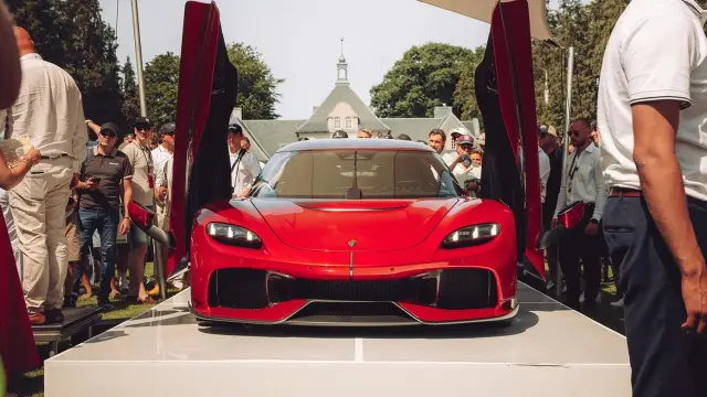 Destrozan el parabrisas del primer Koenigsegg Gemera fabricado.