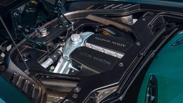 Motor V12 Aston Martin