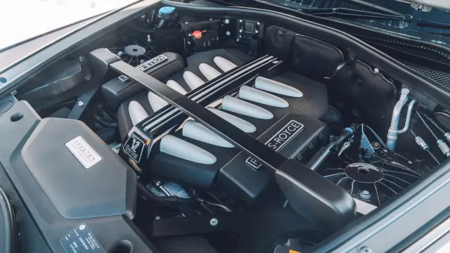 Motor V12 N74B68 de Rolls-Royce