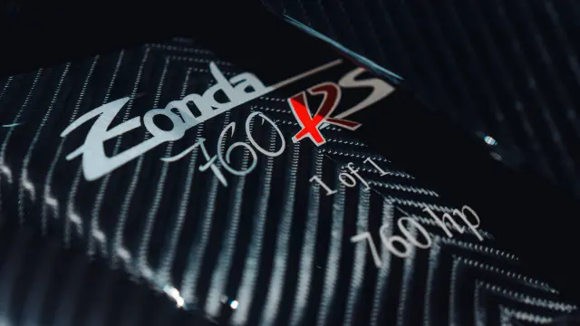 Los dos Pagani Zonda 760 RS en la sesión de fotos en la Ópera Nacional de Hungría