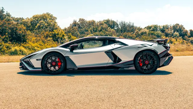Lamborghini Revuelto SV