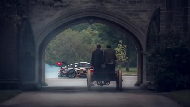 Ford IMSA GTD Pro Mustang y el coche de carreras Sweepstakes de Henry Ford