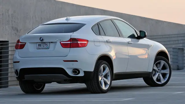 BMW X6.