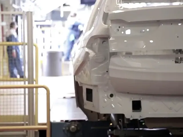 VÍDEO: BMW X7, nos colamos hasta la cocina en su producción [TG]