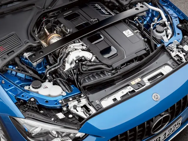 Motor del Mercedes-AMG C 43 2022.