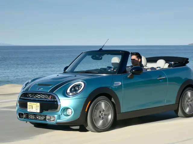 El nuevo Mini Cabrio 2016 es casi 10 centímetros más largo que su predecesor.