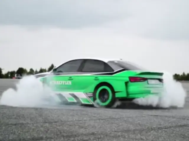 VÍDEO: Un Audi RS3 con 4 motores de la Formula E, ¡de locos!