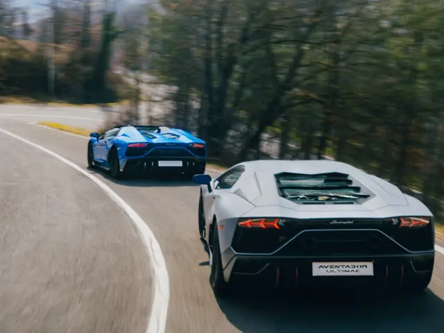 Lamborghini Aventador Ultimae en carretera.