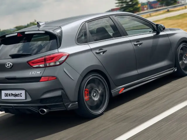 Las pinzas de freno en color rojo son una seña de identidad del Hyundai i30 N Project C.