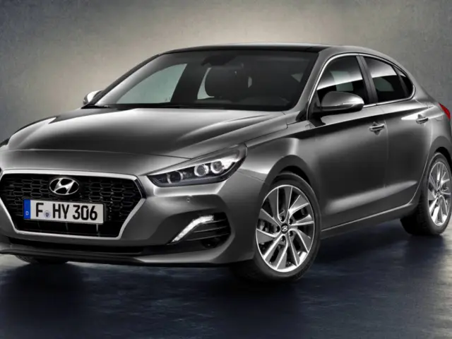 Hyundai también ha retocado el frontal de este i30 Fastback