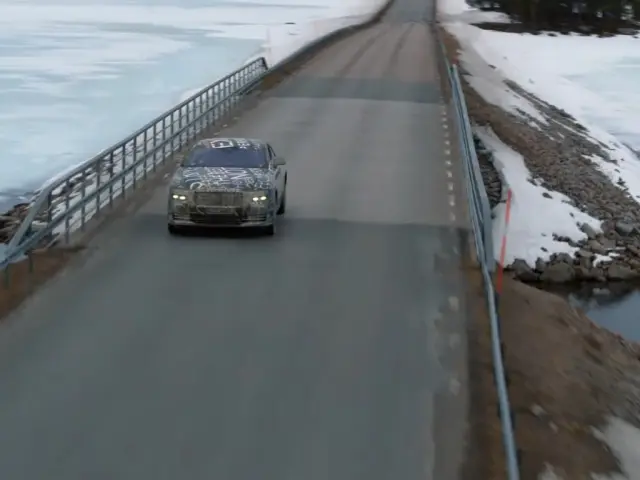 VÍDEO: Ya rueda el Rolls-Royce Spectre 2023, ¿quieres escuchar cómo suena?