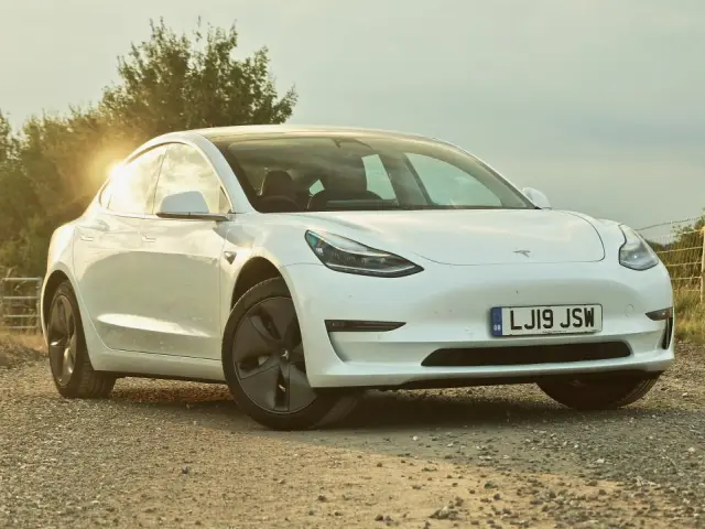 Tesla Model 3.