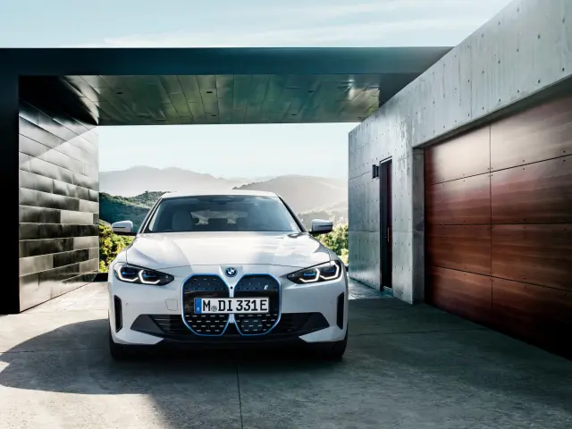 BMW i4.