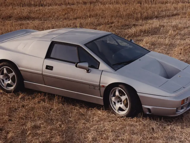 El Lotus Esprit montó por primera vez, el equipo SID.