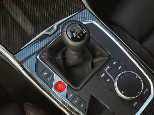 La solución de BMW M para hacer coches con cambio manual.