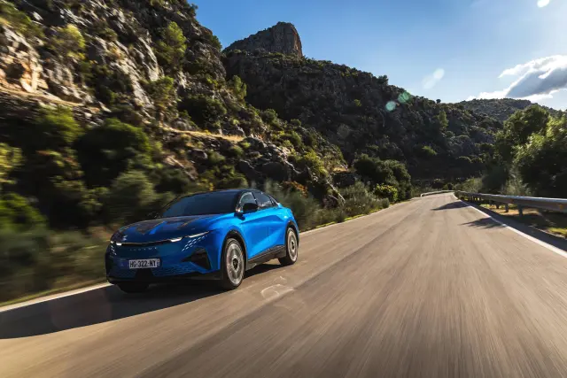 Aunque es un diseño que se empezó desde cero, tomaron ideas del A110.
