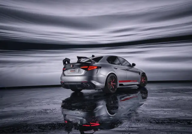 Alfa Romeo Giulia Quadrifoglio Luna Rossa