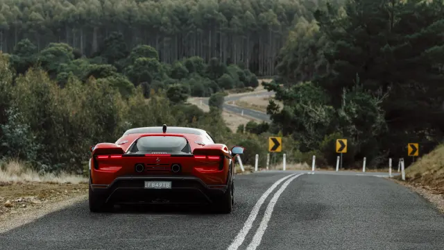 Prueba del Ferrari 849 Testarossa en las 99 curvas de Tasmania