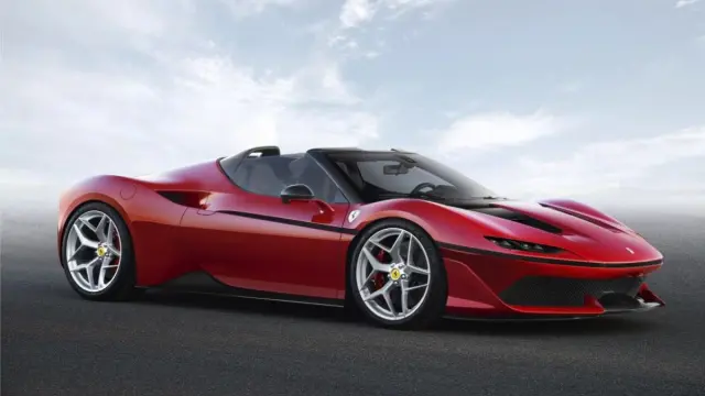 Ferrari J50 tres cuartos