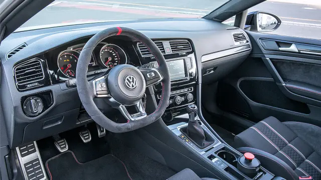 VW Golf GTI Clubsport S interior