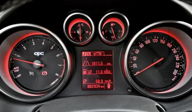 Opel Astra OPC 2012 relojes