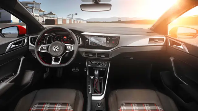 El interior del VW Polo GTI 2017 es todo un guiño a la saga deportiva de VW