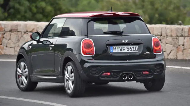Mini John Cooper Works 2015 trasera