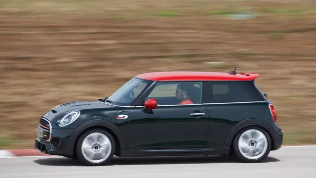 Mini John Cooper Works 2015 lateral