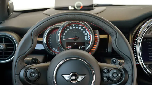 Mini John Cooper Works 2015 volante