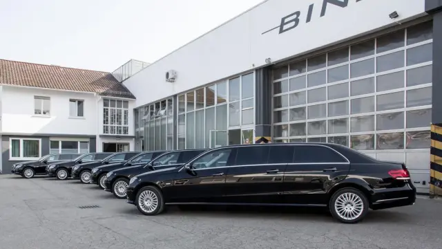 Mercedes clase e limusina seis puertas grupo