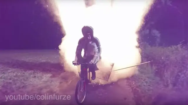 Fotos: Colin Furze en bicicleta explosiva