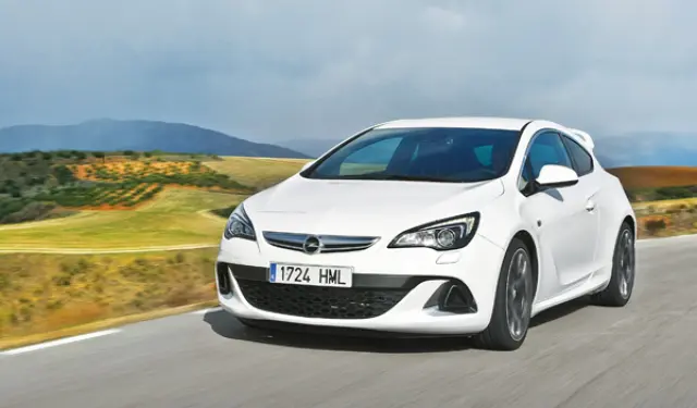 Opel Astra OPC 2012 frontal