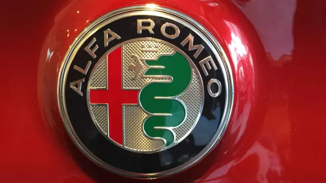 nuevo logo alfa romeo