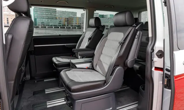 La segunda fila de la Volkswagen T 6.1 en uno de sus acabados más completos