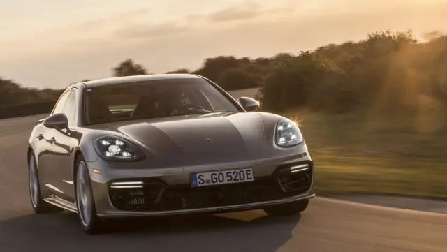Porsche Panamera Turbo S E-Hybrid 2017 frontal