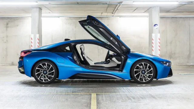 mejores-detalles-bmw-i8-puertas-lateral