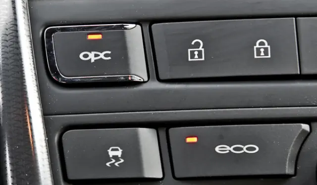 Opel Astra OPC 2012 botón OPC y ECO