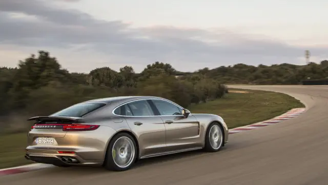 Porsche Panamera Turbo S E-Hybrid 2017 trasera