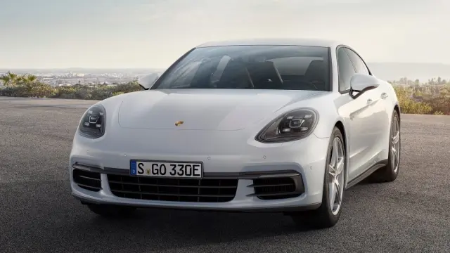 Porsche Panamera 4 E-Hybrid 2017 frontal