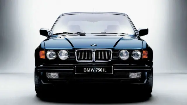 BMW 750i E32.
