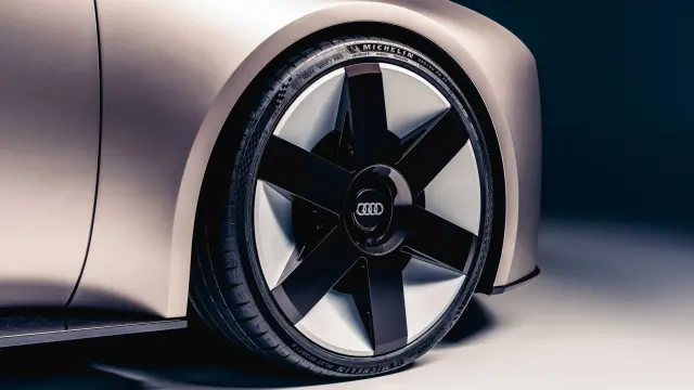 Las llantas Avus de seis radios pondrán a los amantes de Audi en un trance nostálgico.
