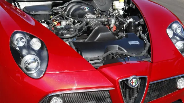 Alfa Romeo 8C Competizione con motor V8 F136 Ferrari.