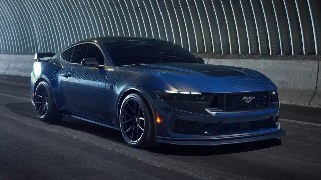Ford Mustang Dark Horse.