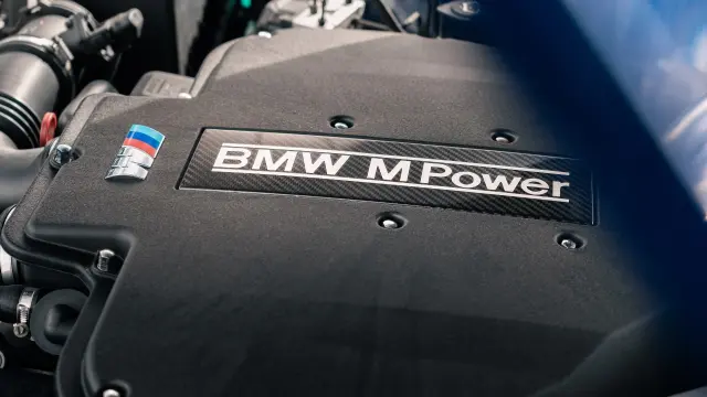 Motor V8 S62 del BMW M5 E39.