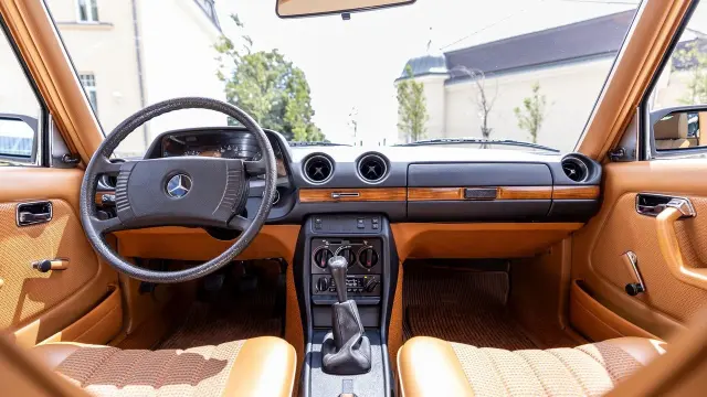 Mercedes-Benz W123.