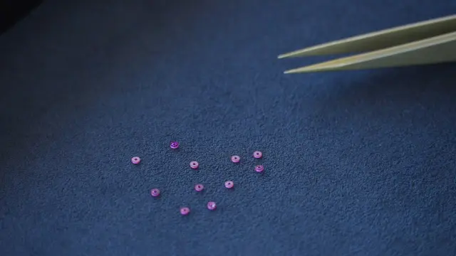 Detalles del cuadro de instrumentos analógico del Bugatti Tourbillon.