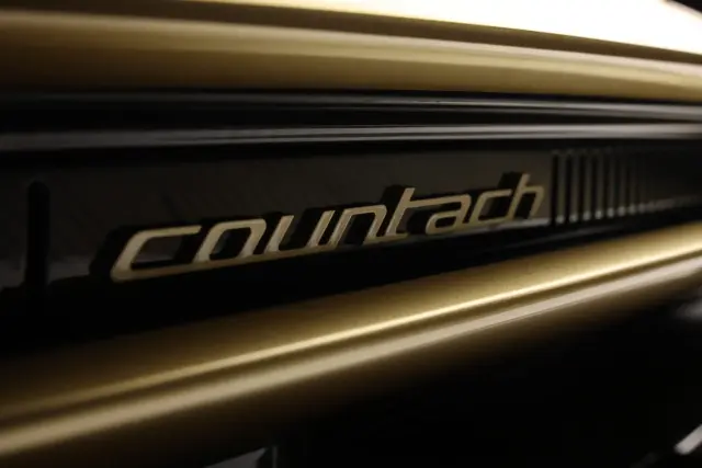 Lamborghini Countach LPI 800-4 subastado en Bring a Trailer