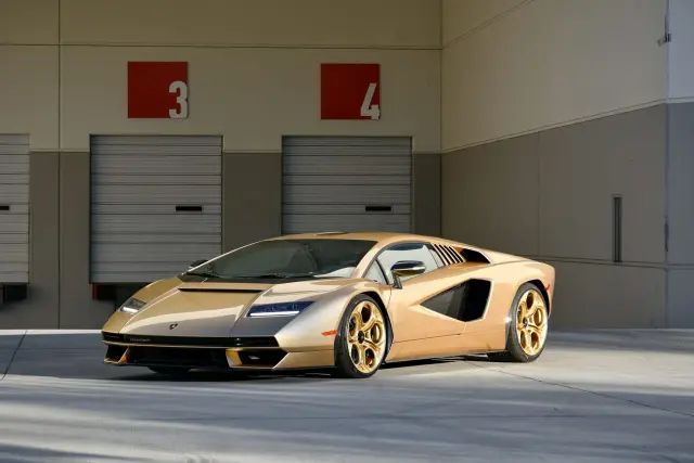Lamborghini Countach LPI 800-4 subastado en Bring a Trailer